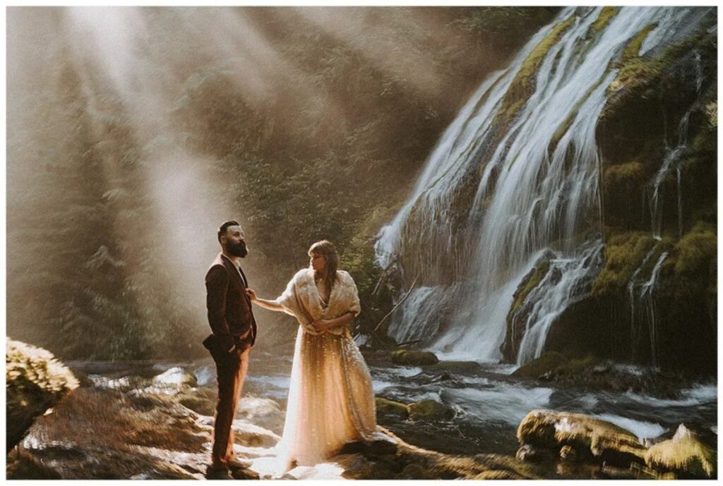 Romantic Editorial Panther Creek Falls Engagement Photos (4)