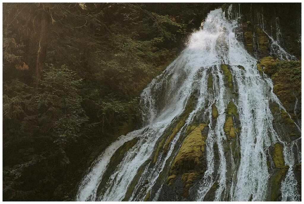 Romantic Editorial Panther Creek Falls Engagement Photos (7)