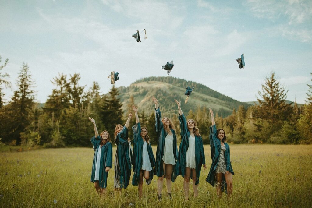 graduation pic ideas